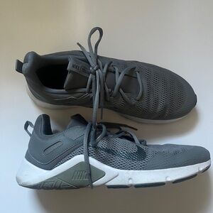 Nike Men's Dark Gray Athletic Shoes